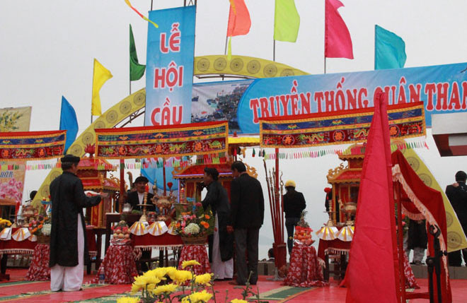 Làm lễ tế cầu cho ngư dân thắng lợi.