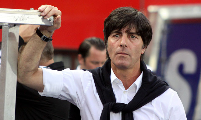 HLV Joachim Loew rất mê tín. 