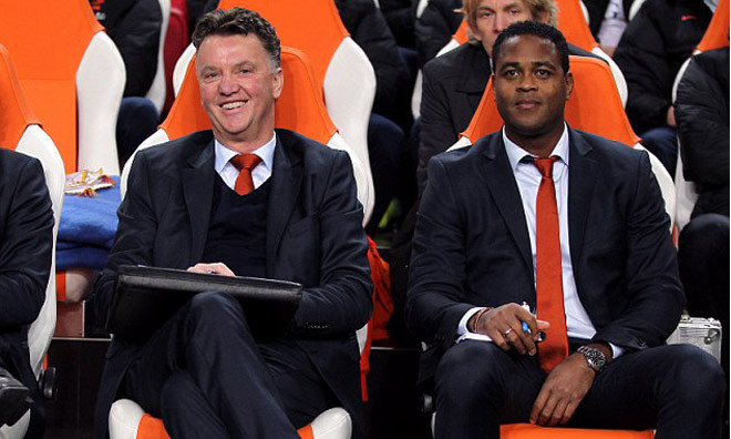 Louis Van Gaal sẽ mang theo trợ lý số 2 Patrick Kluivert tới M.U.