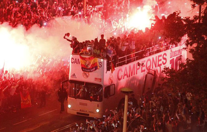 Real rước cúp xuyên đêm, Madridistas mở tiệc ở quảng trường