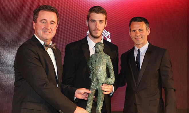 De Gea nhận những giải thưởng cao quý từ M.U. 