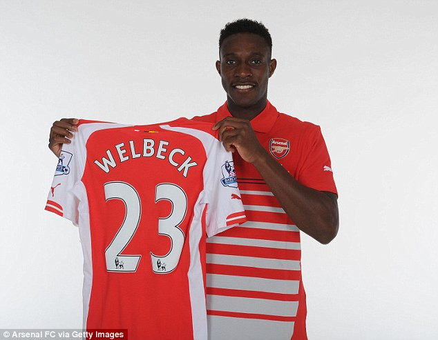 Vừa ra mắt Arsenal, Welbeck đã dính chấn thương.