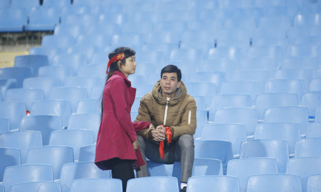 Trận đấu tàn, chỉ còn nỗi đau và niềm tin rạn vỡ ở lại với các CĐV. Ảnh: Như Ý