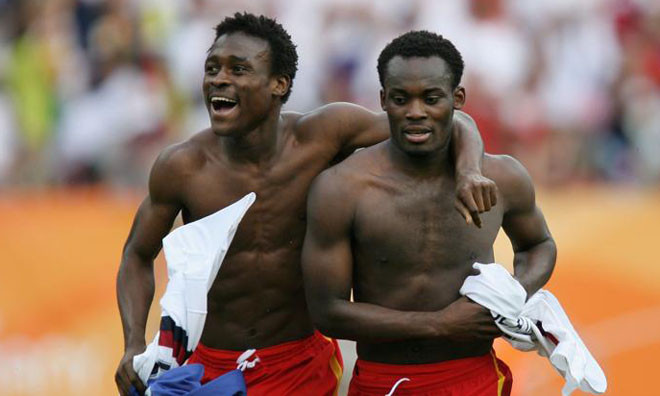 Derek Boateng và Michael Essien.