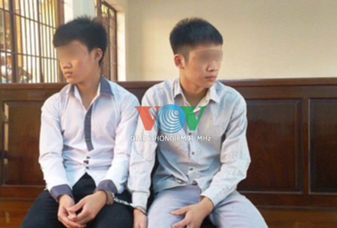 Hai bị cáo tại phiên tòa