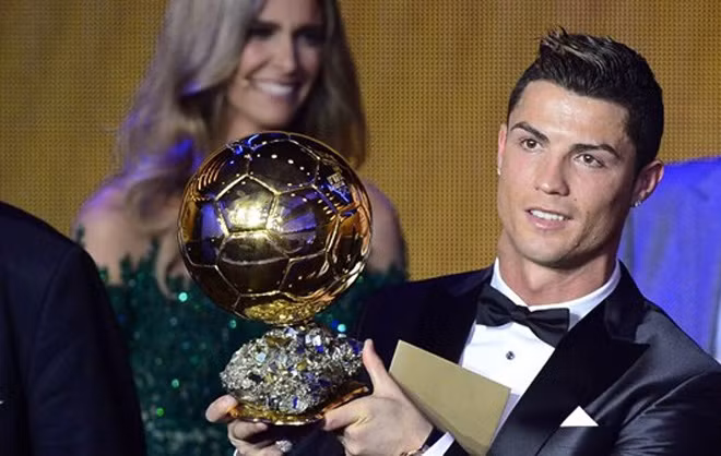 Ronaldo đã vượt qua Messi trong cuộc đua Quả bóng vàng 2013
