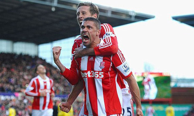 Stoke-Arsenal (1-0): Pháo thủ lạc lối ở Britannia