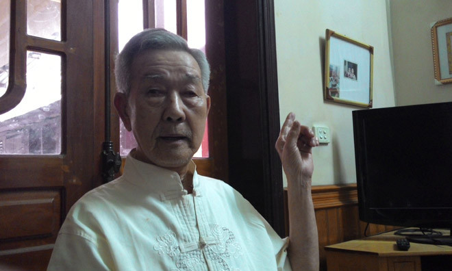 Cụ Hà Thể Mậu kể lại câu chuyện về lần đầu tiên lá cờ đỏ sao vàng tung bay trên núi Nghĩa Lĩnh vào ngày Giỗ Tổ.