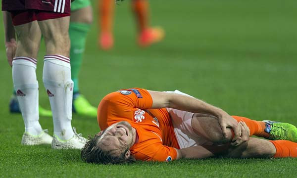 Daley Blind nghỉ thi đấu khoảng 6 tuần.