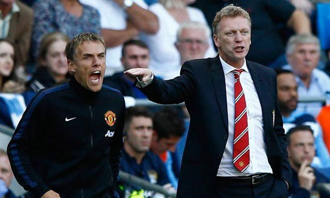 Phil Neville phải ra đi theo David Moyes.