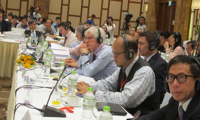 Các học giả nước ngoài tại hội thảo.