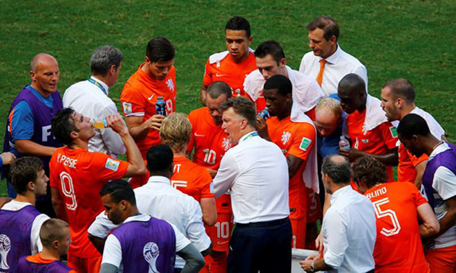 HLV Van Gaal bất ngờ ‘dìm hàng’ Hà Lan trước đại chiến