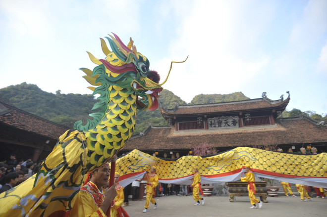 Cận cảnh Chùa Hương ngày khai hội