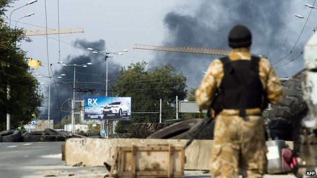 Giao tranh giữa quân ly khai và quân Ukraine gần sân bay Donetsk vào ngày 1/10.