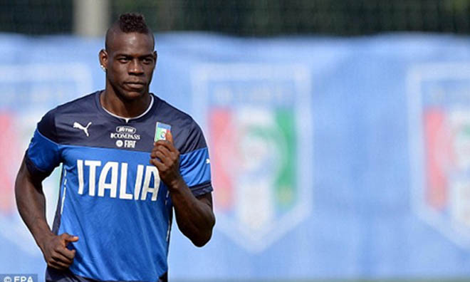 Sút tung lưới tuyển Anh, Balotteli lập tức bị Arsenal 'săn'