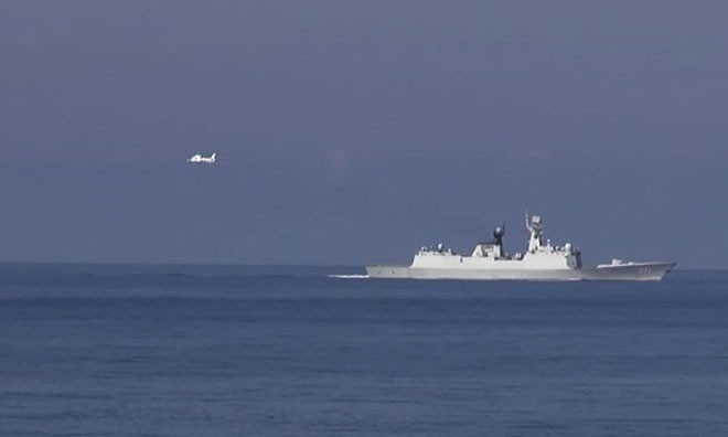 Cận cảnh tàu và máy bay Trung Quốc xâm phạm vùng đặc quyền kinh tế của Việt Nam. (Ảnh: Sơn Bách/Vietnam+).