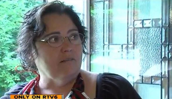 Góa phụ mở cửa để chờ chim rỉa xác chồng