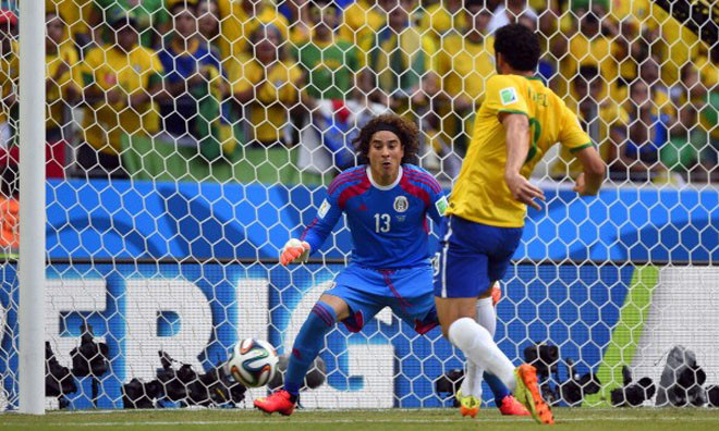 Thủ thành Guillermo Ochoa và 90 phút đổi đời 