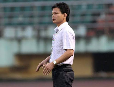 HLV Văn Sỹ sốc khi các học trò bán độ - Ảnh: Gia Hưng
