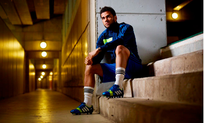 Barcelona chuẩn bị tống khứ Dani Alves khỏi Nou Camp.