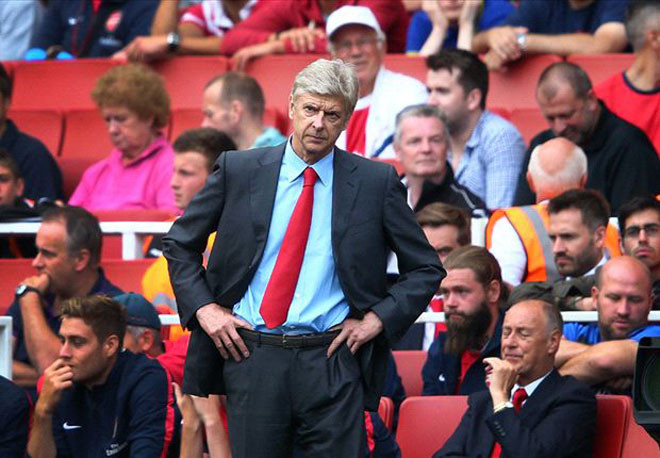 HLV Wenger phủ nhận chiêu mộ Berbatov