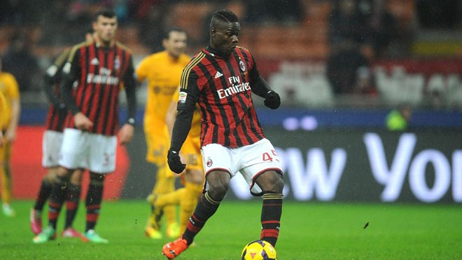 Balotelli trong tầm ngắm của cả Tottenham lẫn Arsenal.