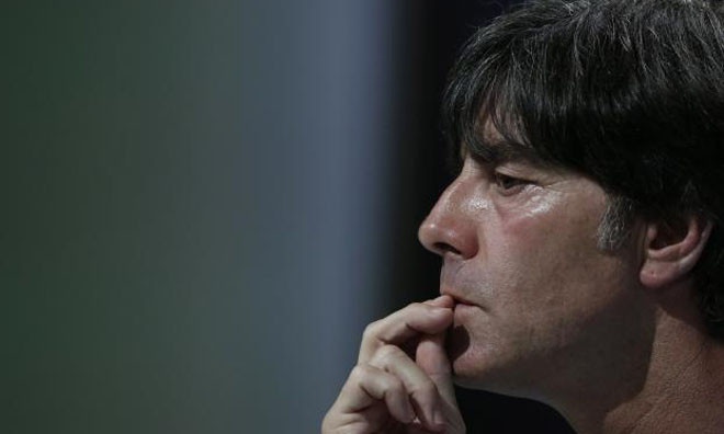 HLV tuyển Đức Joachim Loew rơi vào trạng thái hoang mang khi có tới 7 học trò bị ốm trước thềm đại chiến.