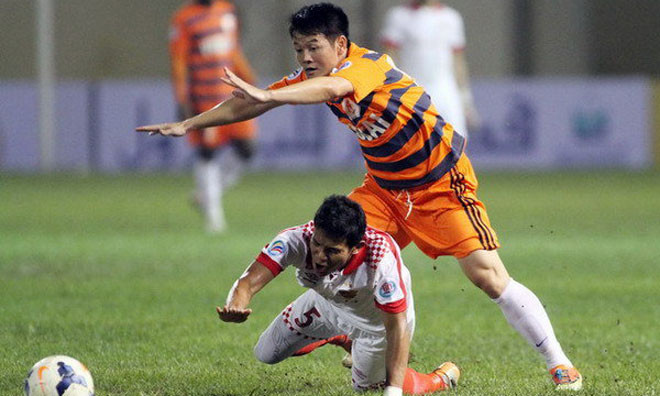  Việc The Vissai Ninh Bình tuyên bố giải thể lúc này đẩy Văn Quyến vào một hoàn cảnh khó khăn, khi ít có khả năng tìm được một CLB mới. 