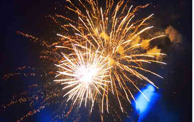 Đắk Lắk: Hai điểm pháo hoa Giao thừa thu hút hàng vạn người