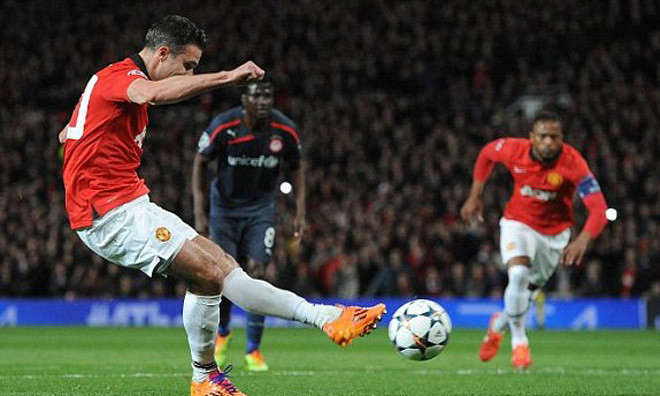 Van Persie thăng hoa, M.U ngược dòng kỳ vĩ