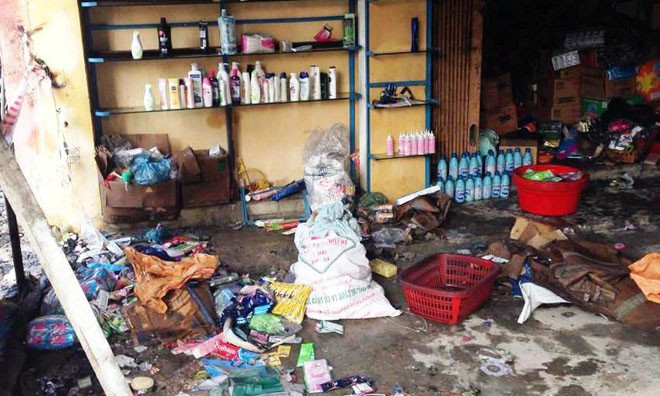 Một quầy hàng bị cháy rụi. Ảnh CTV.