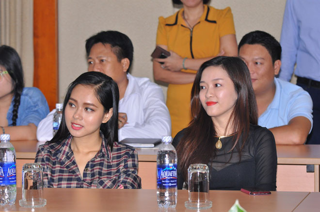 Hai ca sĩ trẻ Hoàng Quyên và Đinh Hương sẽ góp mặt trong Đêm nhạc Trịnh 2014 - Những Sớm Mai Việt Nam.