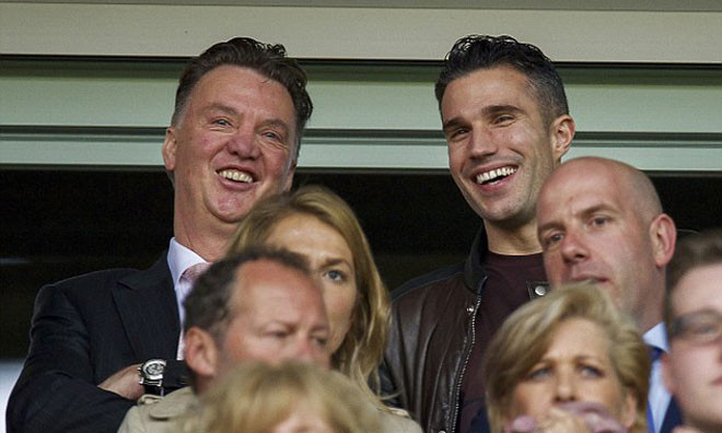 Tới M.U, Van Gaal có sự ủng hộ tuyệt đối của Van Persie.