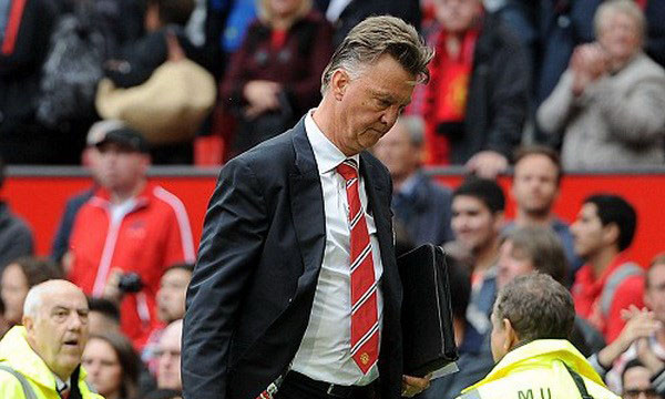 Trắng tay ngày khai mạc, Van Gaal trách móc học trò
