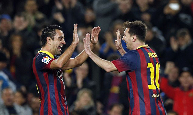 Xavi và Messi ăn mừng chiến thắng của Barcelona 