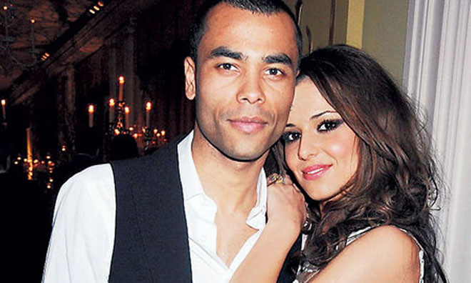 Ashley Cole vỡ mộng tái hợp với cô vợ cũ xinh đẹp Cheryl. 