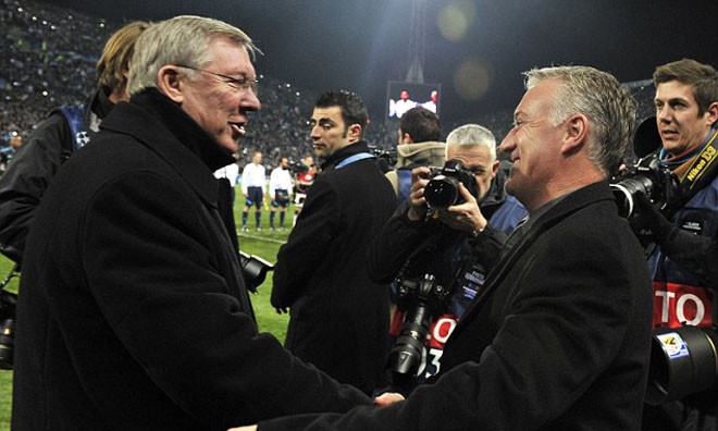 HLV Deschamps bắt các tuyển thủ Pháp đọc sách của Sir Alex