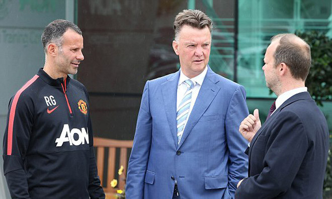 Van Gaal trong ngày đầu có mặt tại Carrington