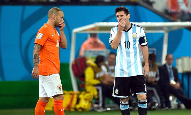 Ván cờ siêu cân não của van Gaal và Sabella