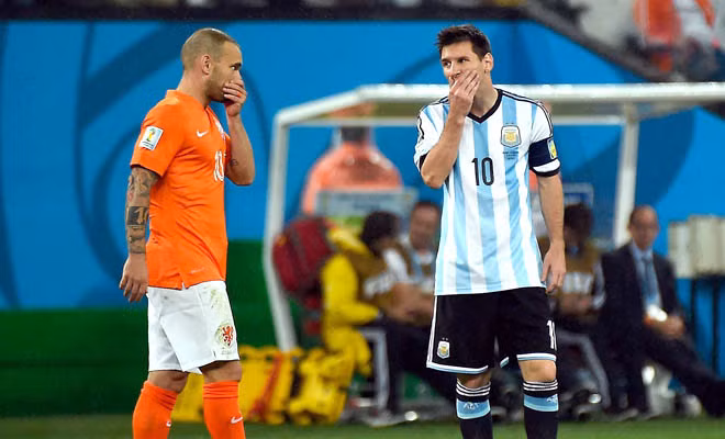 Ván cờ siêu cân não của van Gaal và Sabella
