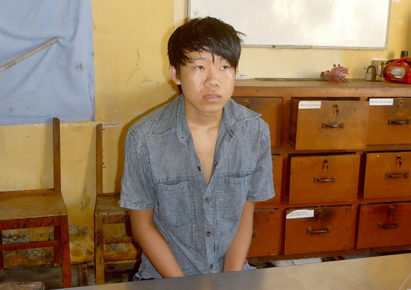 Đối tượng Trần Quang Mạnh tại cơ quan công an.