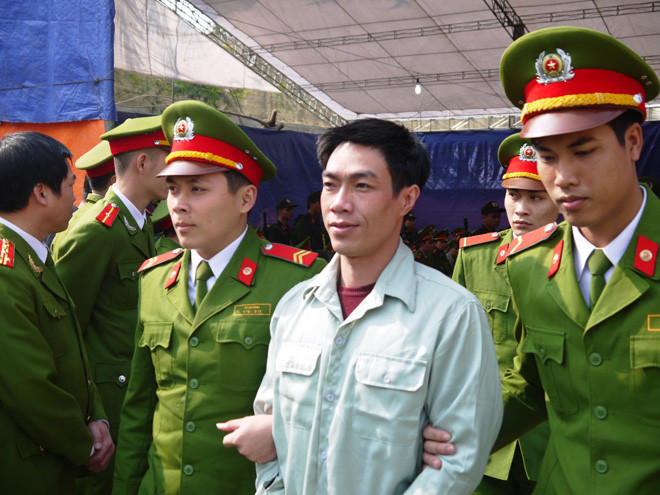 ẢNH: Khóc cười sau phiên tòa 30 án tử hình.