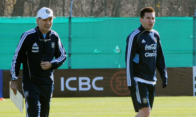 Sabella sợ Messi một phép