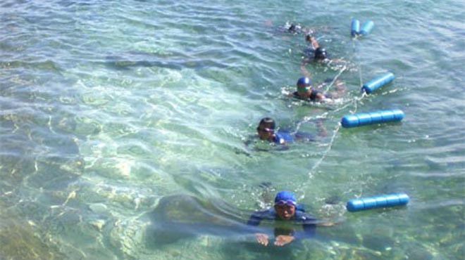 Mũi đặc công người nhái Lữ đoàn 5 đang luyện tập tiếp cận mục tiêu.