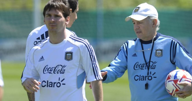 HLV Sabella phủ nhận mâu thuẫn với Messi 