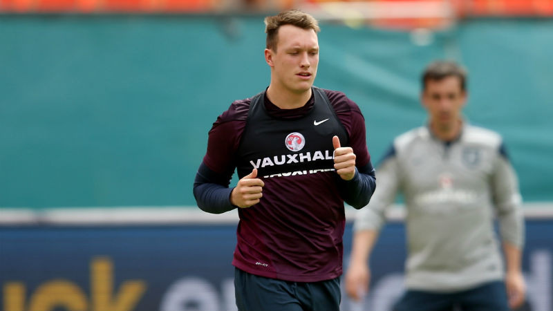 M.U quyết định trói Phil Jones bằng bản hợp đồng mới.