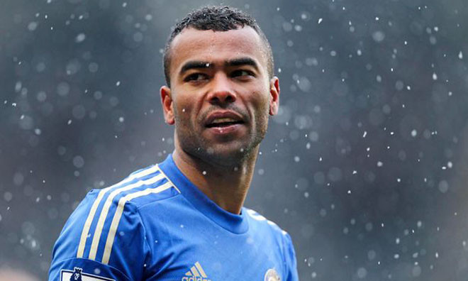 Ashley Cole đang được nhiều đại gia săn đón. 