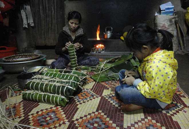 Gói bánh Tét ngày Tết