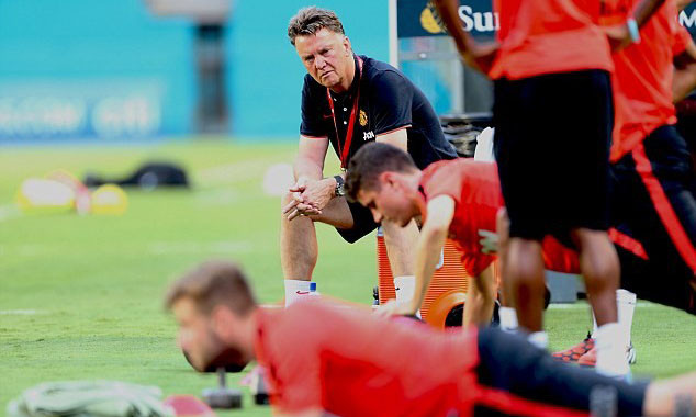 M.U của Van Gaal đang đi trên con đường của Bayern Munich ngày nào