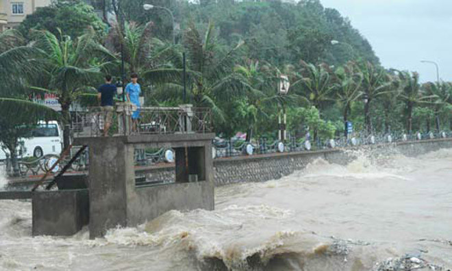 Sáng mai, báo số 2 sẽ đổ bộ vào bờ biển Quảng Ninh. Ảnh minh họa